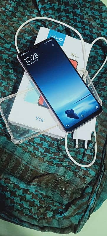 vivo Y19 with box charger 5000mah battery urgent sell 1