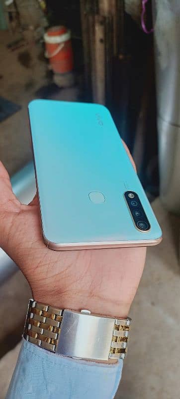 vivo Y19 with box charger 5000mah battery urgent sell 2