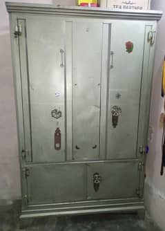 2 door almari for sale in reasonable price.