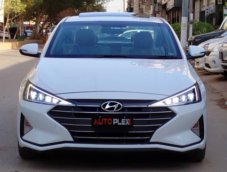 Hyundai Elantra 2022 4