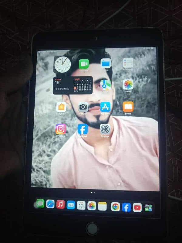 ipad mini 5 with box 3