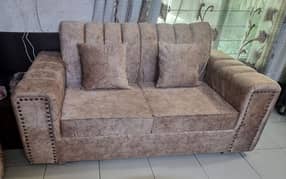 5 Seater Sofa Set in Pristine Condition