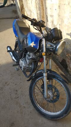 bike condition 10 /9 ha kiun k Kuch scratch a gy thy bike par