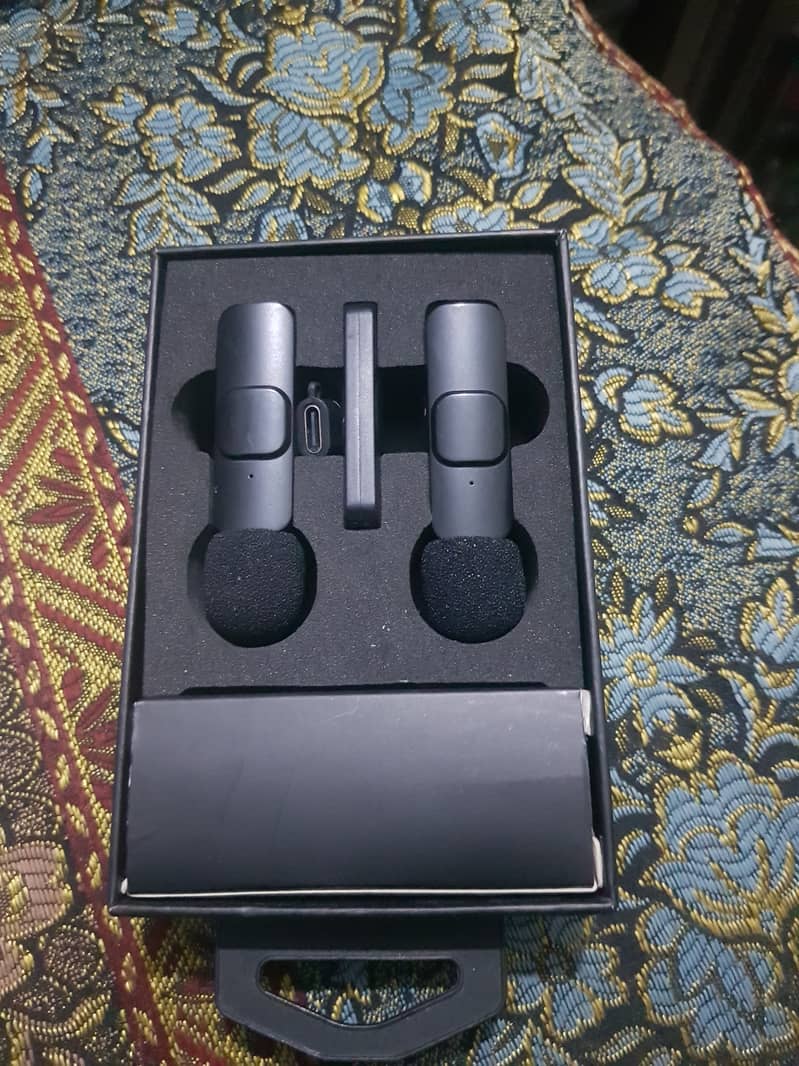 Almost Brand New Selling a BOYA copy microphone, used for just one mo 0