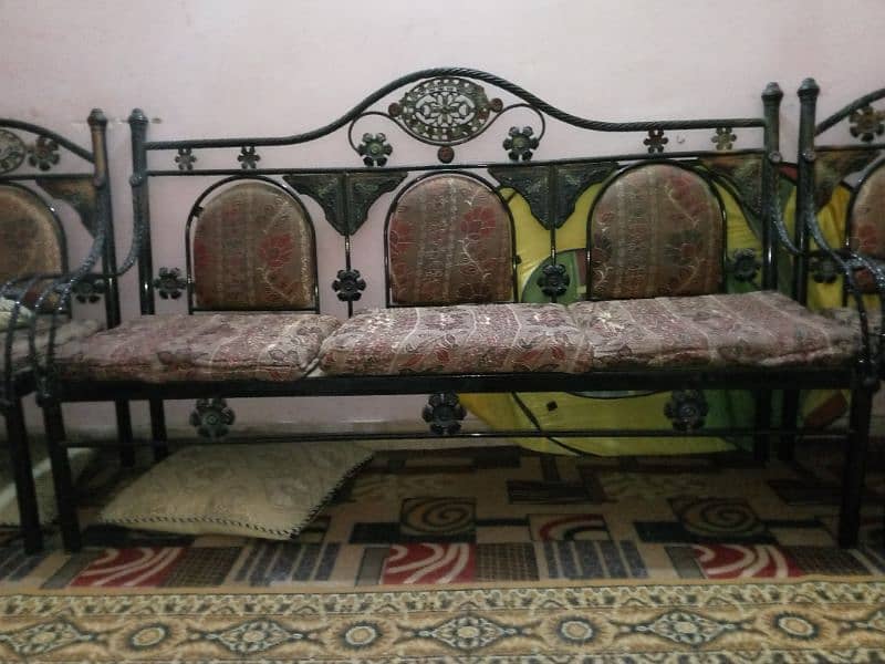 rod iron sofa set 5 seater 9/10 good condition. 0