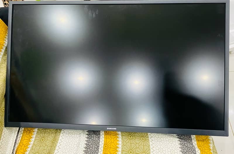 Samsung UHD Monitor 0