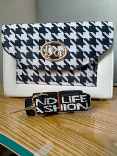 Stylish Black and White Houndstooth Pattern Handbag with Fashion Stra