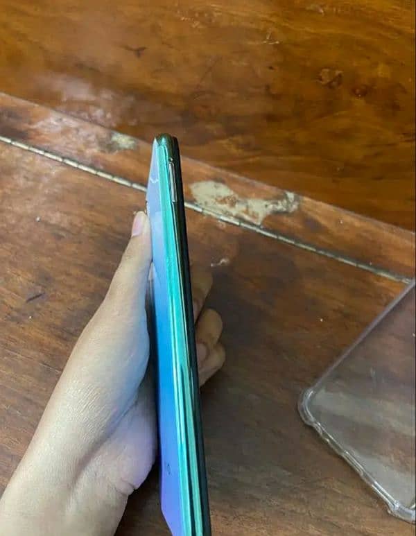 Vivo v17 1