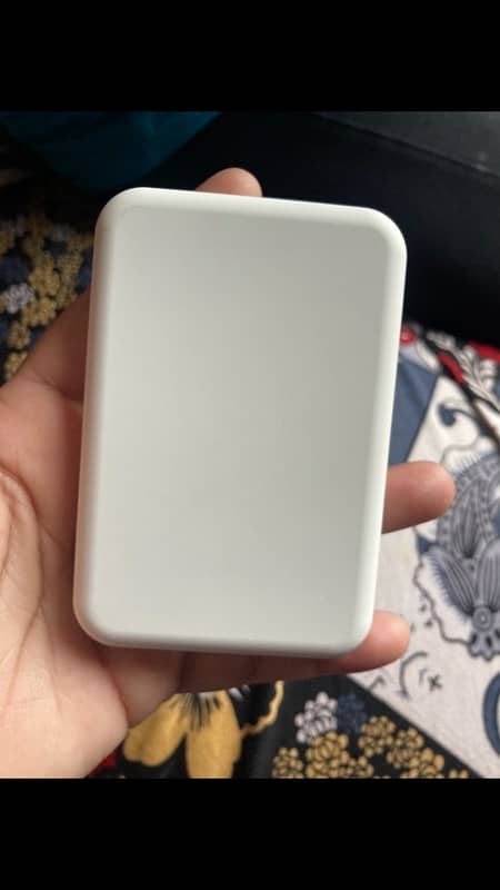 magsafe power bank. . 1