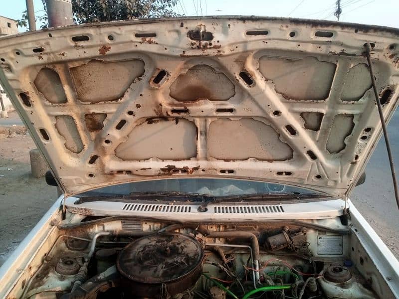 Daihatsu Charade 1982 hum scrape gari kharedte hain 3