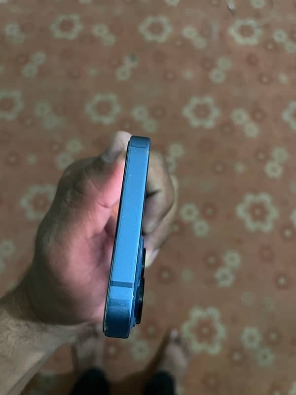 iPhone 13 3