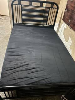 iron bed good condition