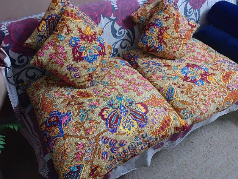 Floor Cushions ( 2 Big And 4 Small Set ) 0