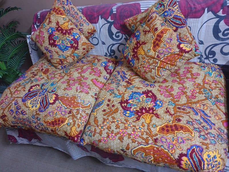 Floor Cushions ( 2 Big And 4 Small Set ) 1