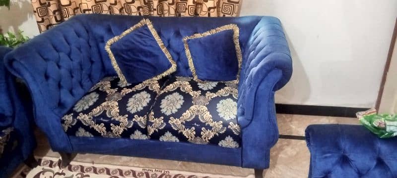 7 seater sofa set like a new condition only few months used 0