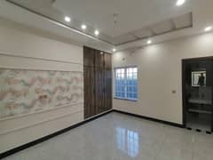 Prime Location 10 Marla Spacious Upper Portion Is Available In Central Park - Block A For Rent