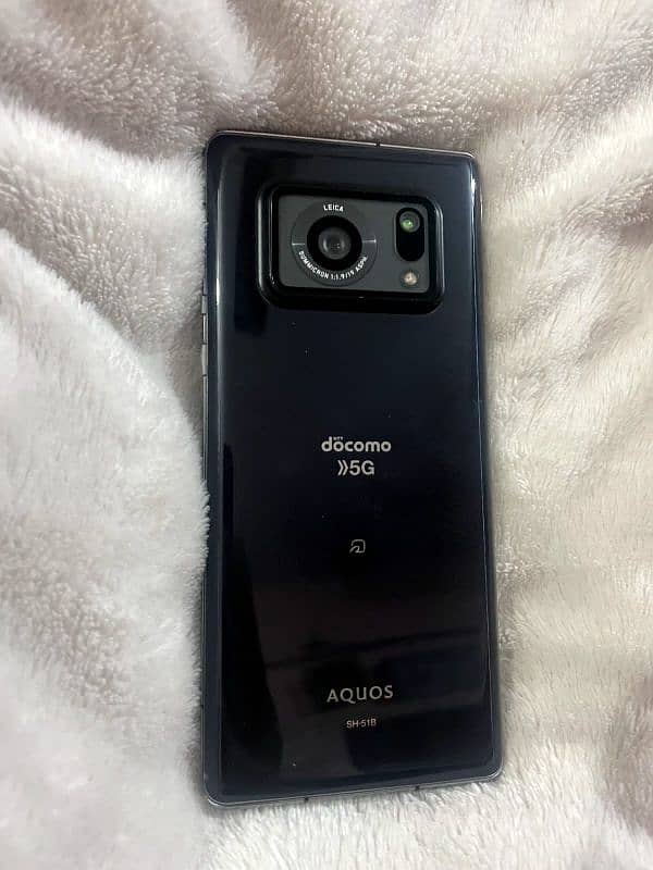 Sharp Aquos R6 3