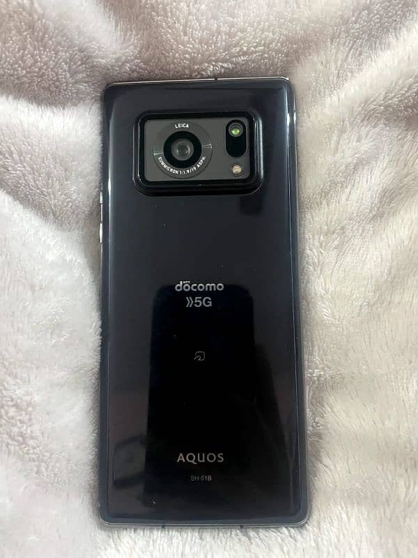 Sharp Aquos R6 4