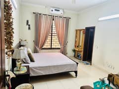 Kanal portion for rent 2 beds 3 wash rooms 60 thousand rent