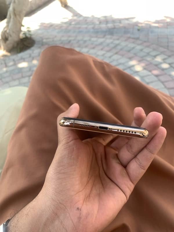 Iphone 11 Pro max PTA 4