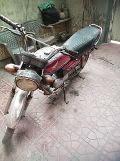 Honda 100 for urgent sale offer only for 1 or 2 days only