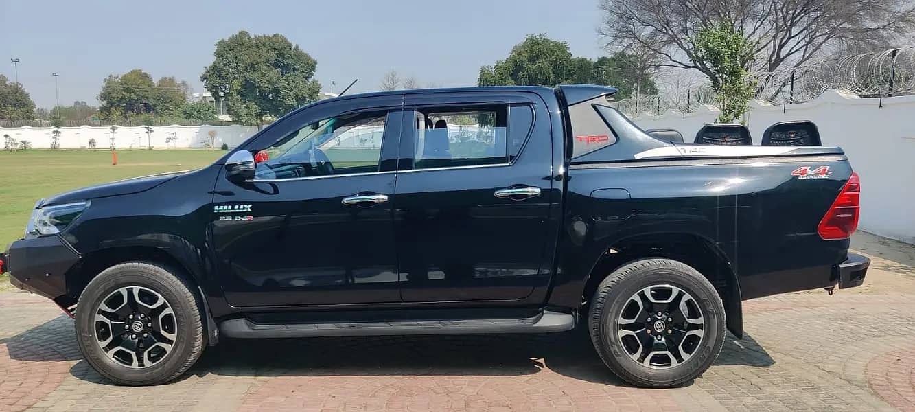 Rent a car in Lahore | Shabbir rent a cars with or without driver 4