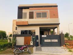 BEAUTIFULL 5 MARLA HOUSE AVAILABLE IN DHA PHASE 3