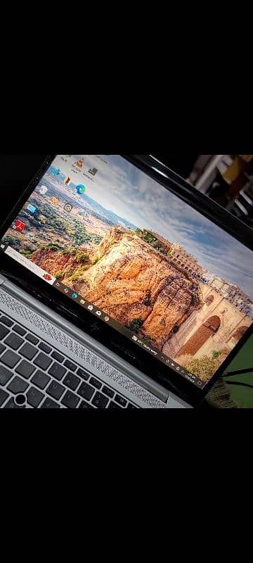 *HP ELITEBOOK 840 G6 WITH TOUCH SCREEN . . . * 3