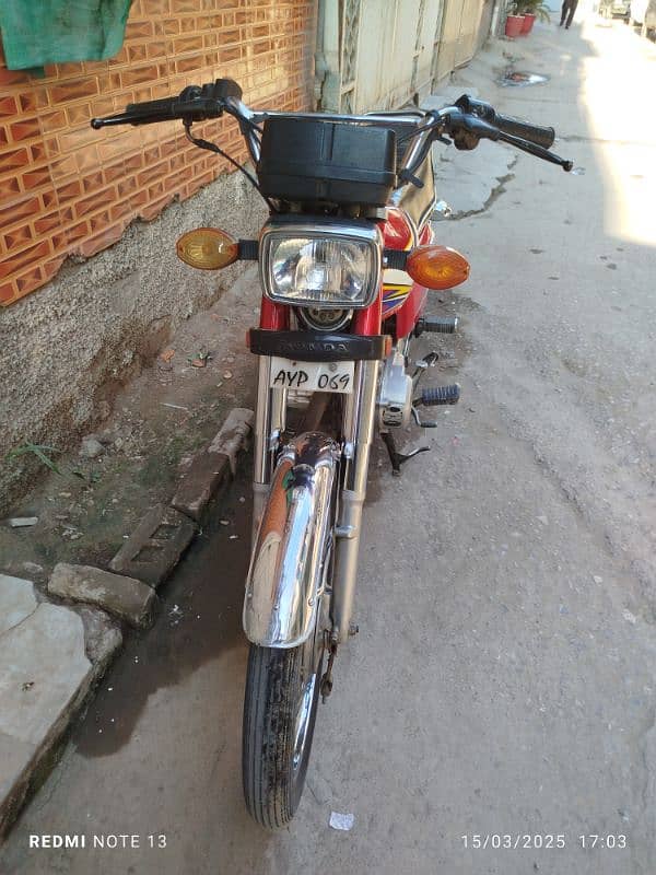 Honda 125 (2019) Islamabad Golden Number 6