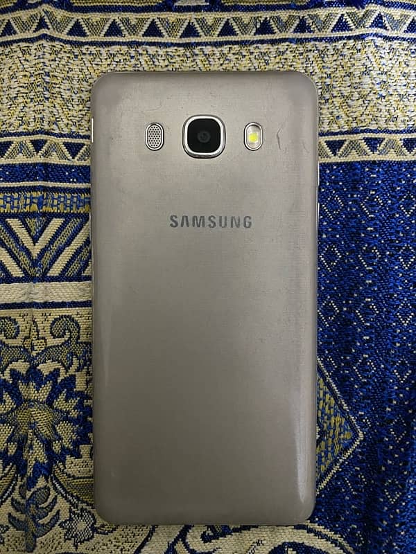 Samsung galaxy j5(2016) 4