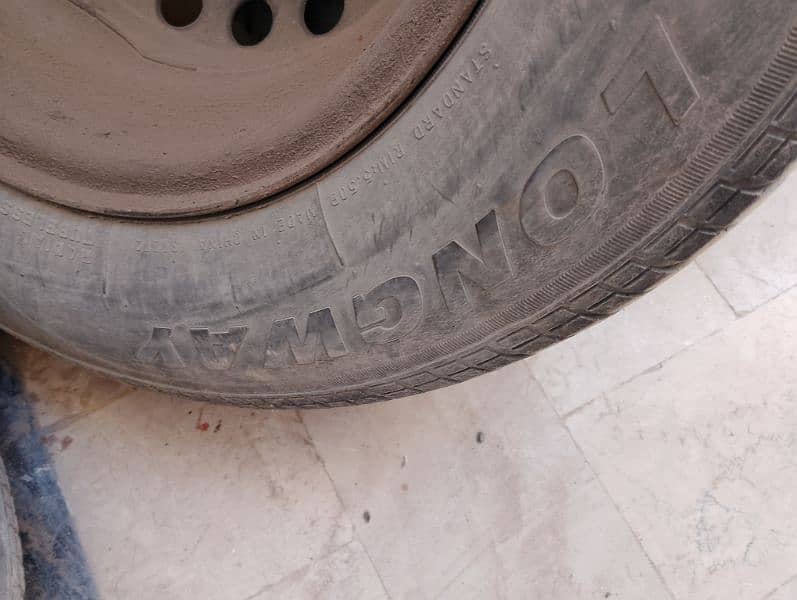 Tyre For sale 185/70/13 1