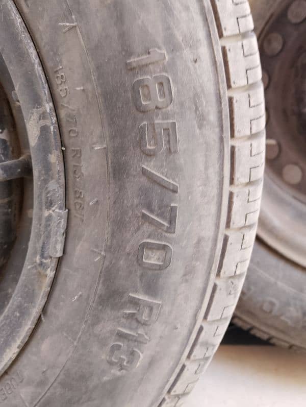 Tyre For sale 185/70/13 3