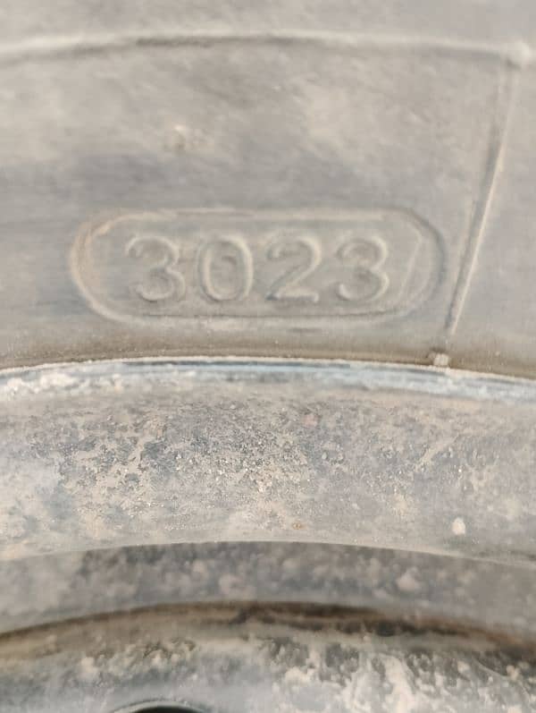 Tyre For sale 185/70/13 6