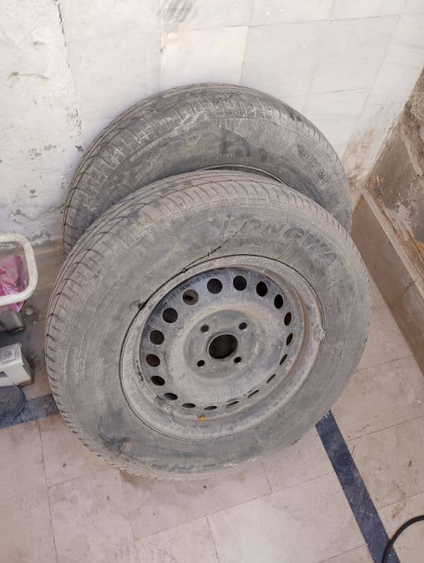 Tyre For sale 185/70/13 7