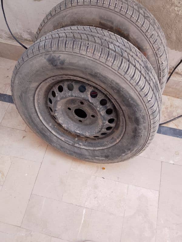 Tyre For sale 185/70/13 9