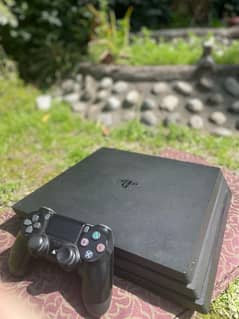 Ps4 pro 1tb + controller and essential cables with box