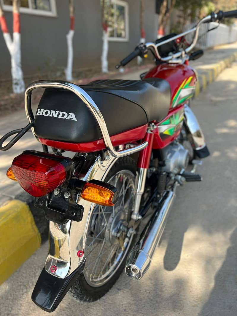 Honda CD 70 2022 3