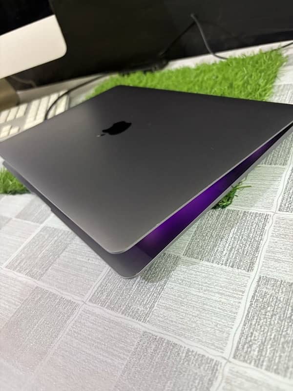 Apple MacBook Air M1 2020 (13”inch)   Apple M1 Chip 8GB Ram  256 ssd 3