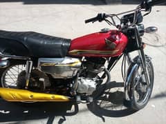 Honda 125 special edition self start red color