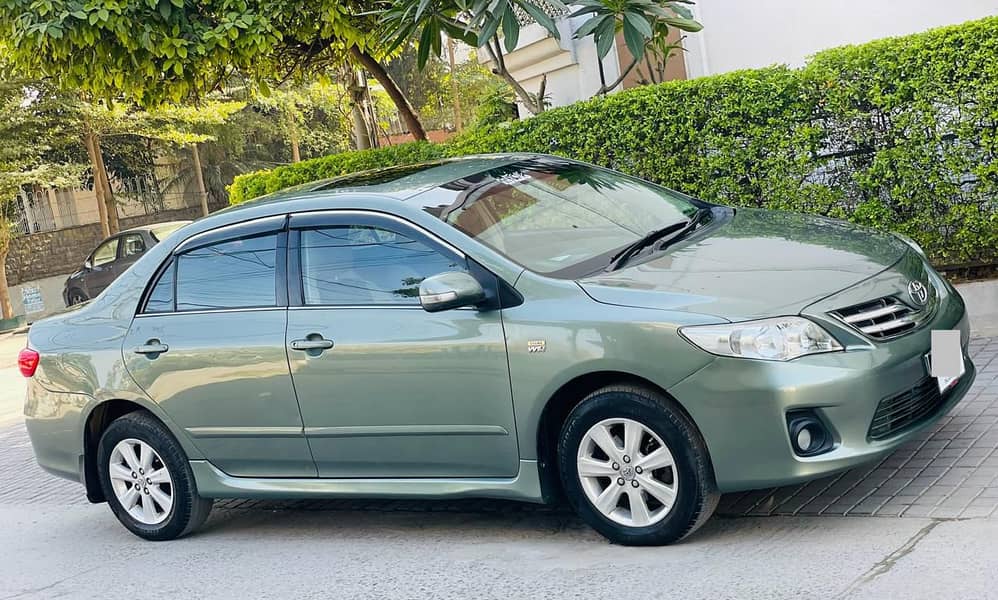 Toyota Corolla Altis (2013) model 4