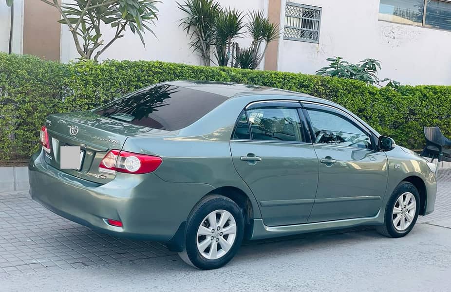 Toyota Corolla Altis (2013) model 2