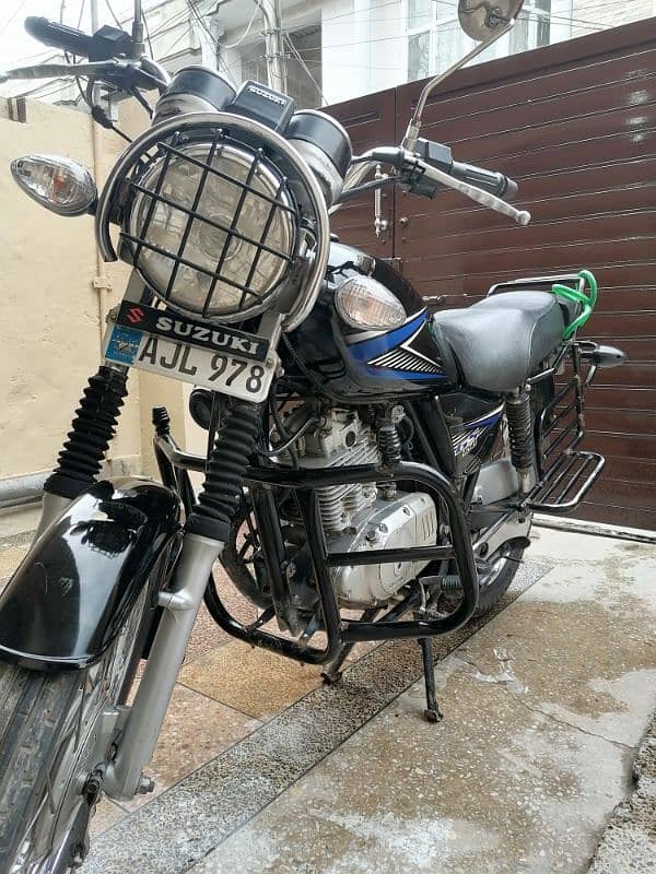 Suzuki GS 150 8