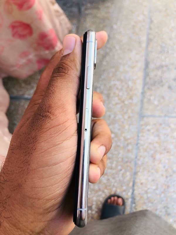 iPhone X 64 gb 4