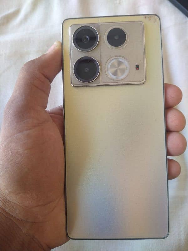 Infinx Note 40 With Charger Box + Wireless Charger Condition 9/10 Used 1