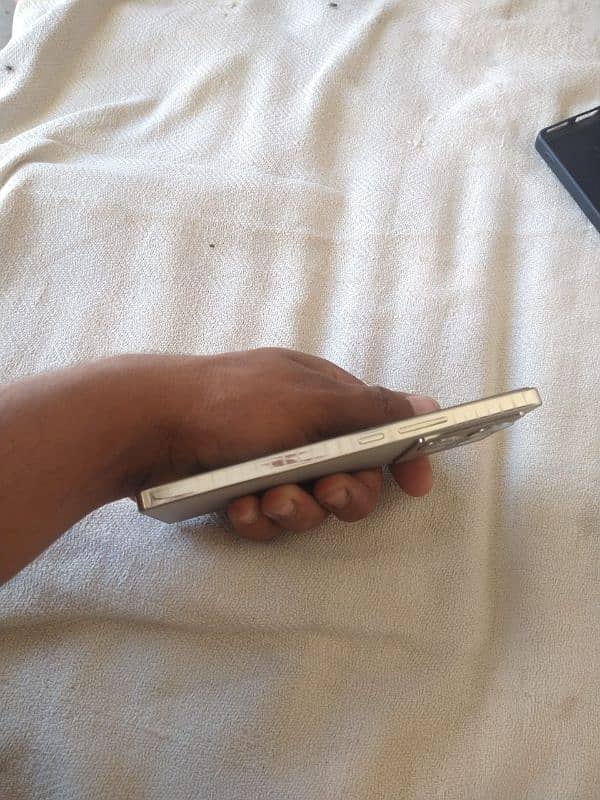 Infinx Note 40 With Charger Box + Wireless Charger Condition 9/10 Used 2