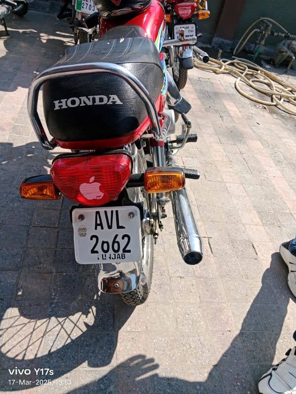 Honda CD70 3