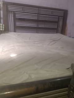 ( sell argent ) iron body bed with mattress good condition