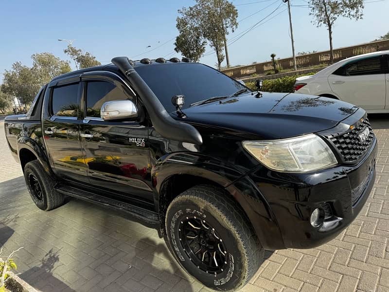 Toyota Hilux 2012 1