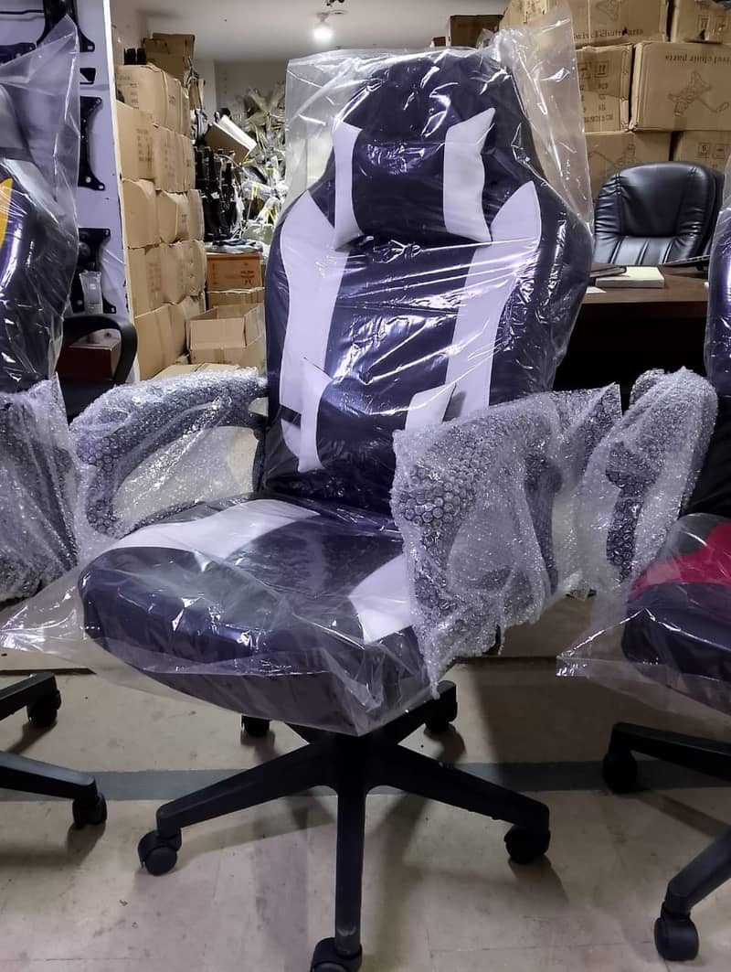 Gaming chair / Computer Chairs / Revolving chairs for sale in karachi 4