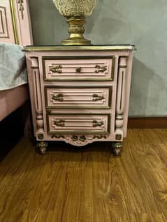 pink italic style beautiful bed and dresser